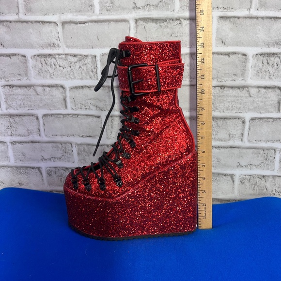 ❤️NWOT |•TRICKZ N TREATZ DOLLS KILL•| Glittery Red Platform Boots Size 8 - Picture 10 of 14